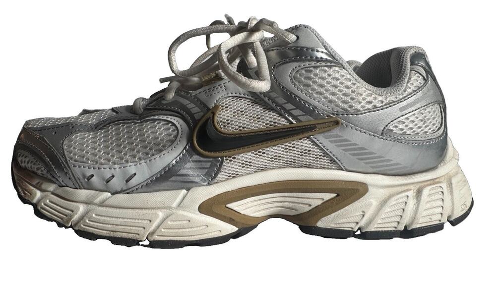 Nike V5 RNR Men’s 8.5 White Metallic Silver Gold Running Shoes HJ5228-100